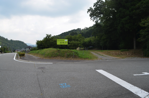 森口栗園の駐車場へ続く道