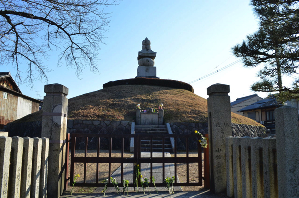 豊国神社の前にある「耳塚」