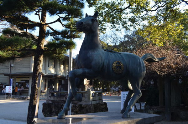 藤森神社の神馬像