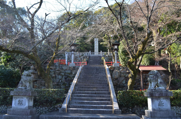 「大平和敬神」の石碑