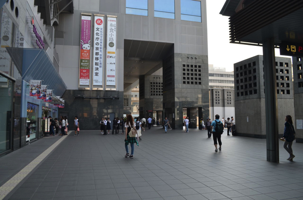 京都駅沿いを西へ