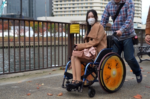 車椅子からの目線は低い