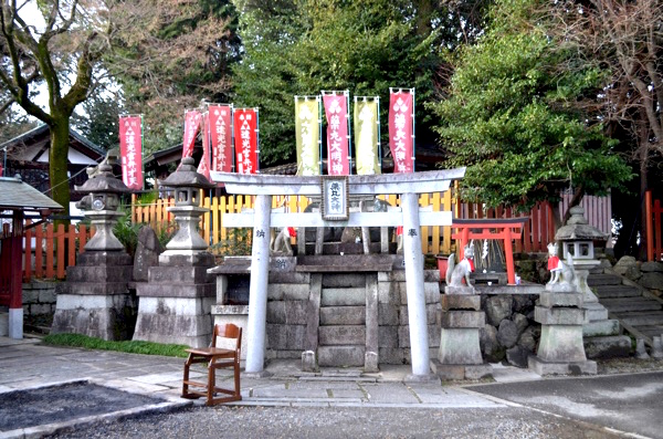 花山稲荷神社のお火焚きの場所