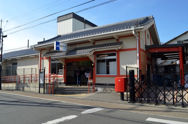 JR奈良線「稲荷」駅