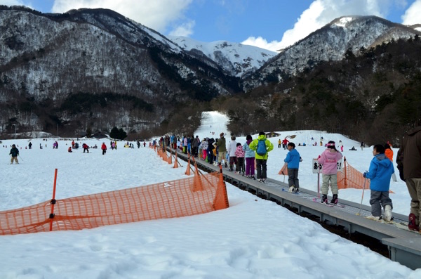 マキノ高原 赤坂山 スノーシュー を初体験 冬の雪山トレッキングがおもしろい ごりらのせなか