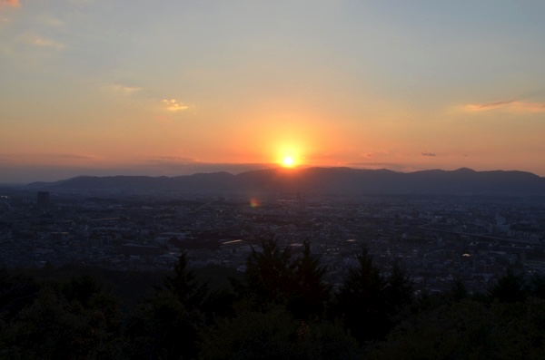 穴場から眺める夕陽