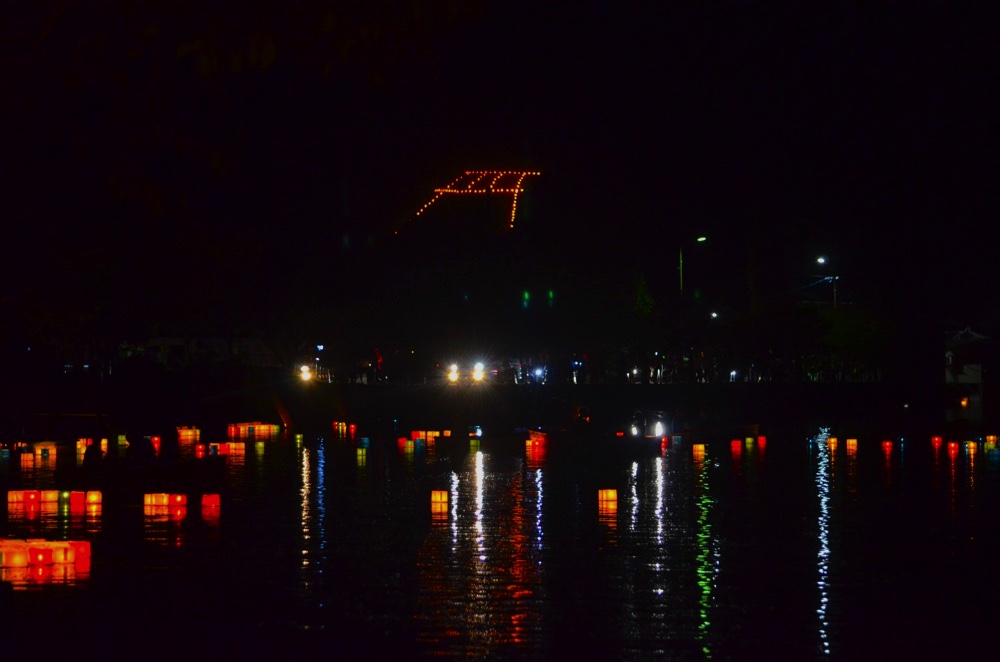 五山送り火鑑賞スポット 鳥居形は広沢池の灯籠流しが幻想的でおすすめ ごりらのせなか