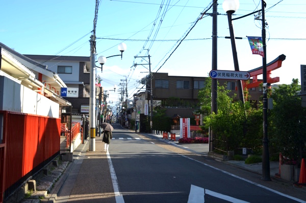 JR奈良線・稲荷駅