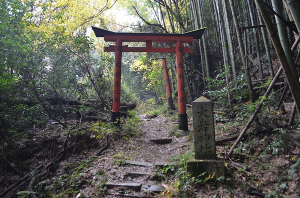 大岩神社の参道にある鳥居