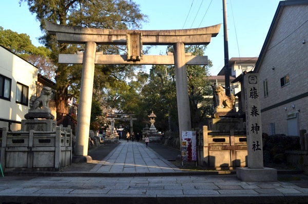 藤森神社の西門