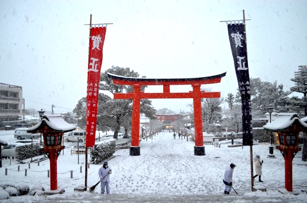 表参道が真っ白!