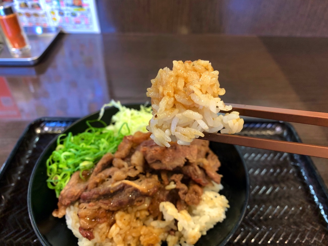 タレと肉汁がしみたご飯も美味しい!