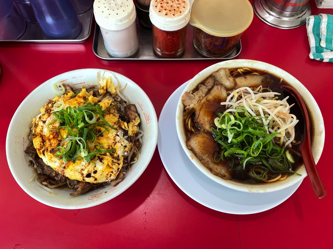 「まかない丼」と「中華そば」