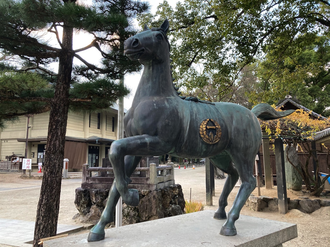 藤森神社の神馬像