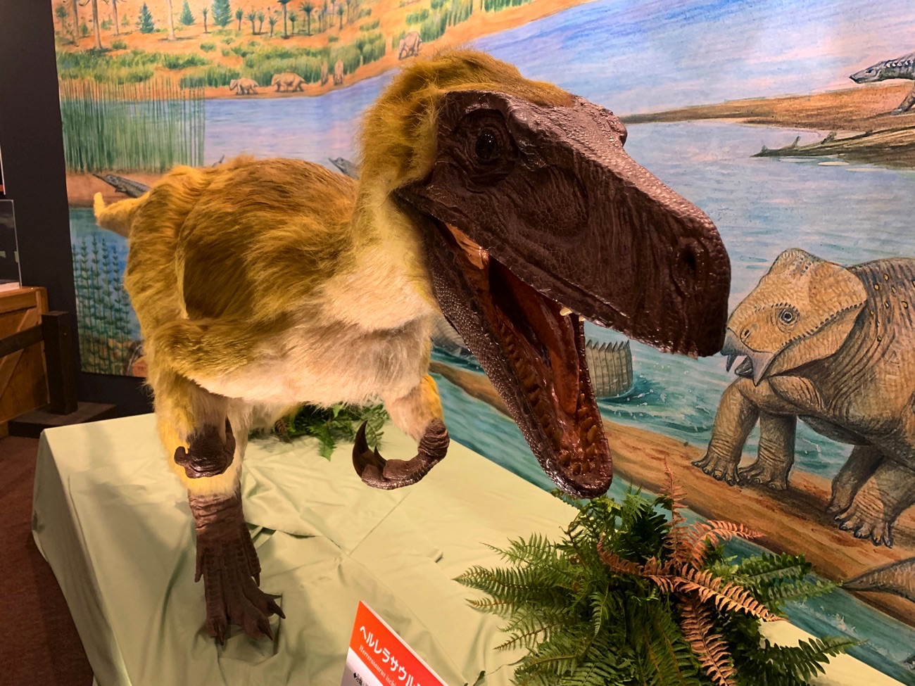 ヘレラサウルスの生体復元模型