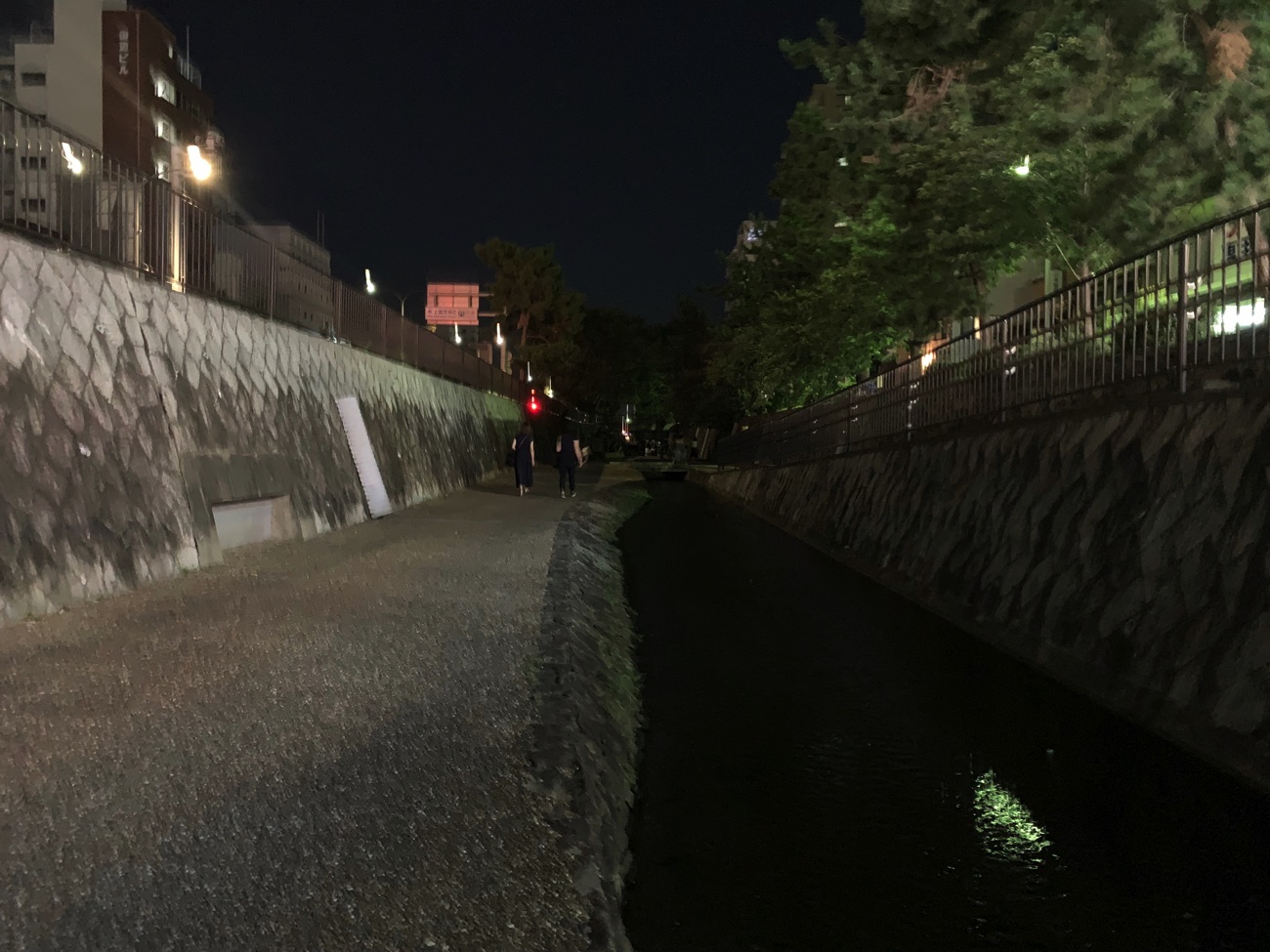 真っ暗な堀川遊歩道