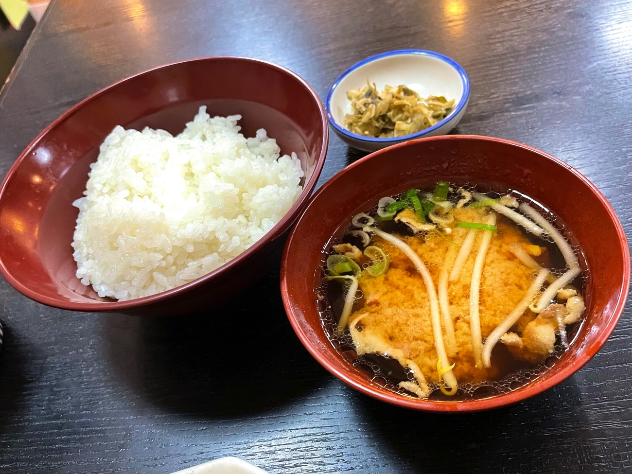 定食のご飯・豚汁・お漬物