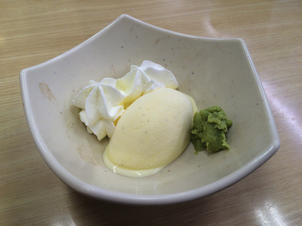 北海道バニラアイスクリーム（生おろしわさび添え）