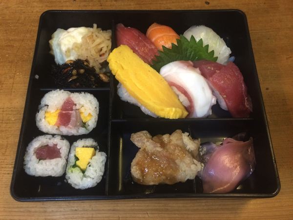 寿司弁当（850円）