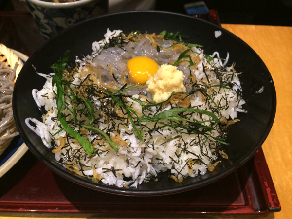 3色しらす丼とごまそばのセット