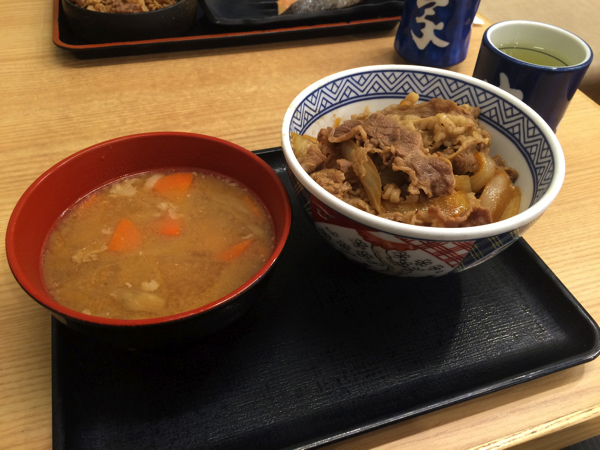 牛丼並盛ととん汁