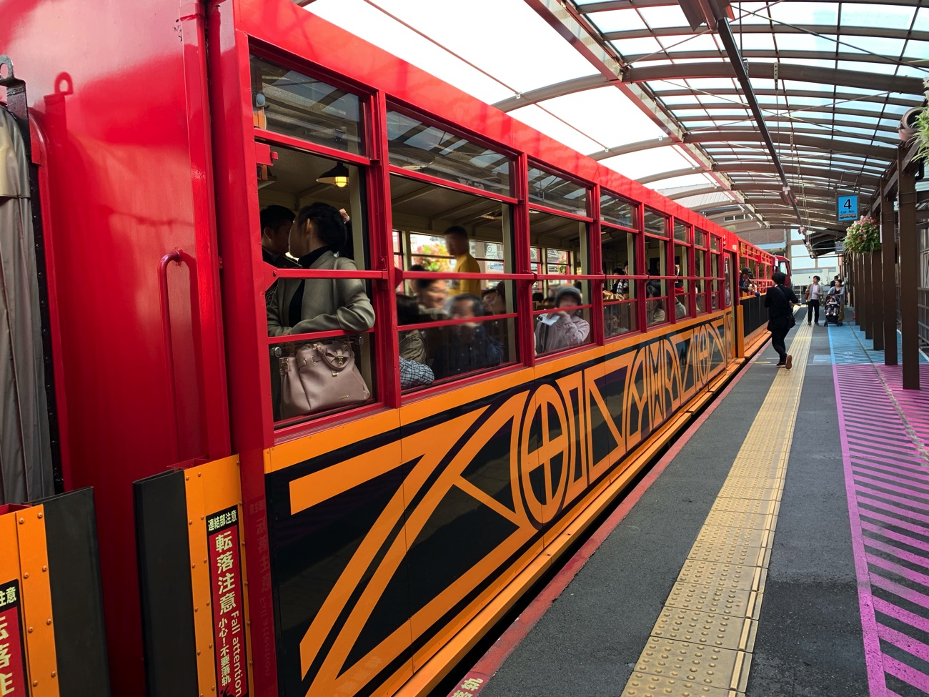 1号車〜4号車の車両デザイン