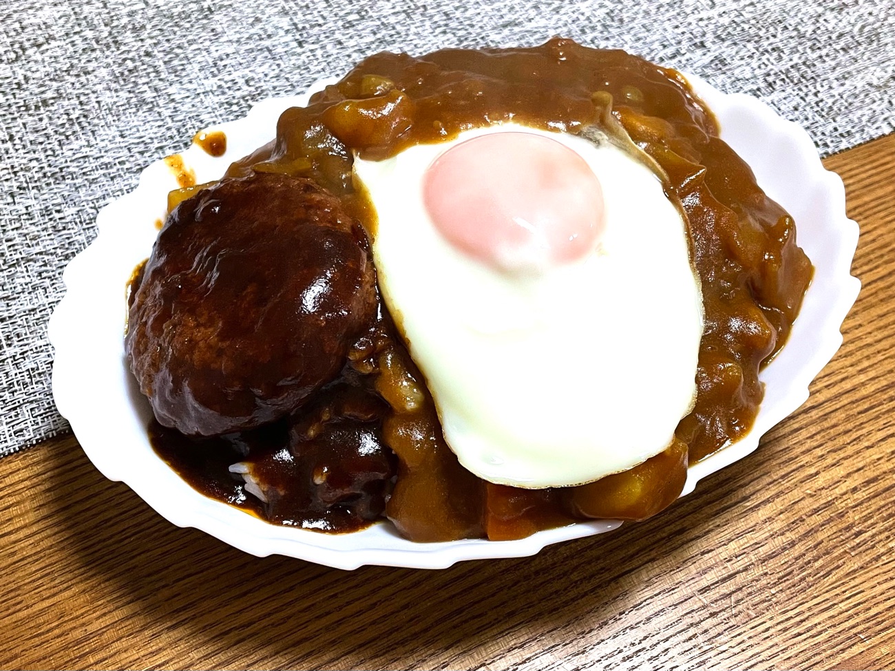 豪快に盛り付けたカレーライス