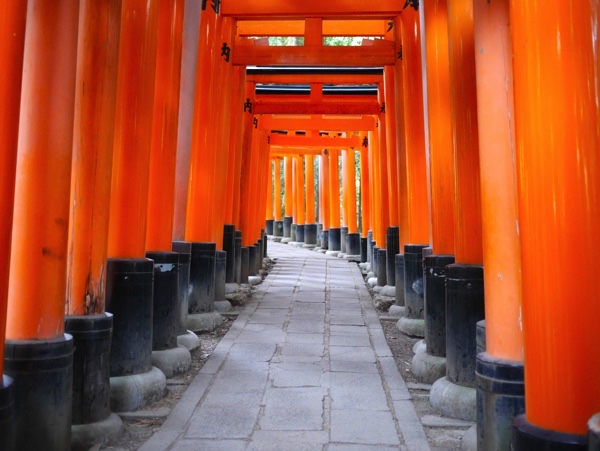 鳥居が連なる参道