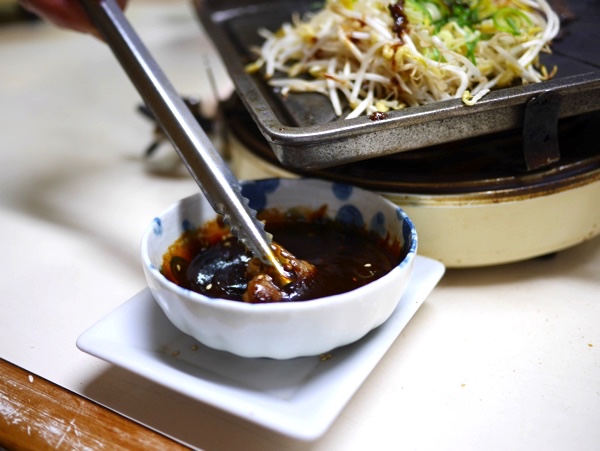 タレで焼き上げる