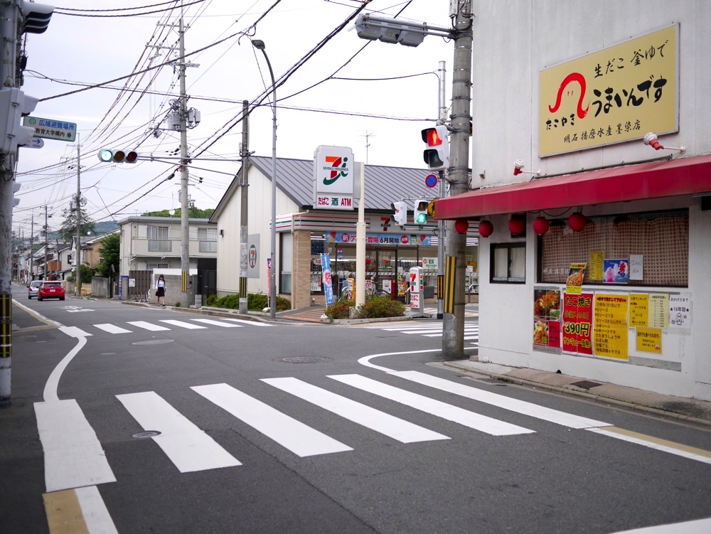 たこ焼き屋さんの角を右折