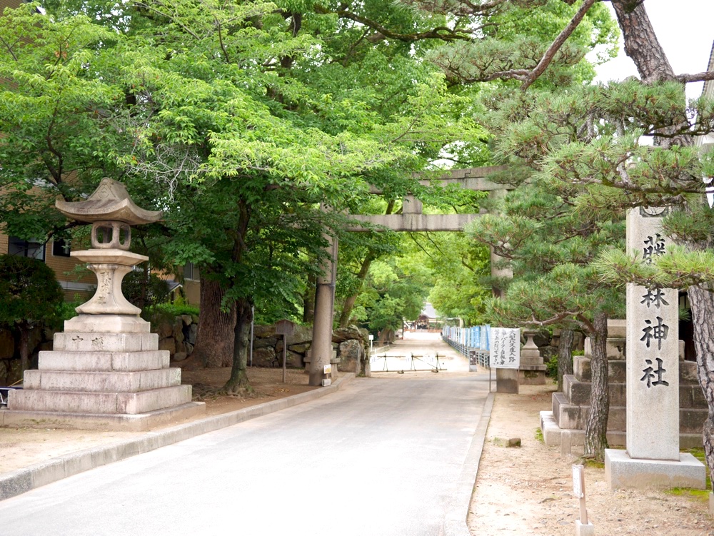 藤森神社の南門