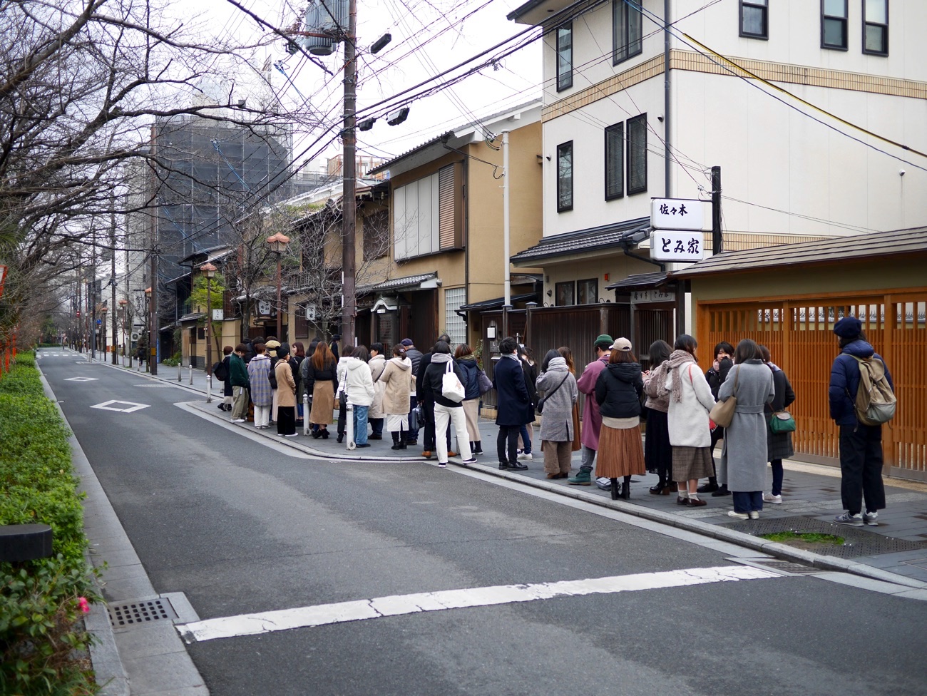 整理券を求める行列が!