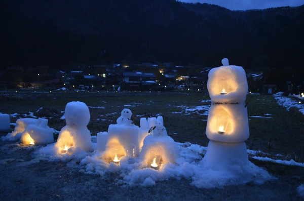 雪灯籠づくりを体験できる