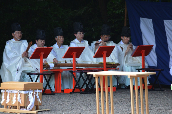 雅楽器の音色が雅やか